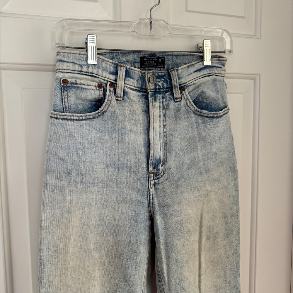 A&F Ultra High Rise Straight Jean - Picture 2 of 8